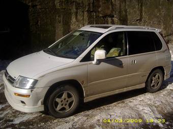 1999 Mitsubishi RVR Images