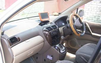 1999 Mitsubishi RVR Images