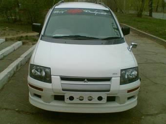 1999 Mitsubishi RVR Pictures