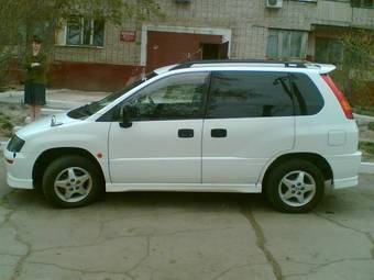 1999 Mitsubishi RVR Photos