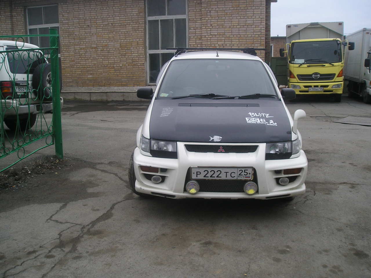 1999 Mitsubishi RVR
