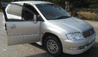 1999 Mitsubishi RVR Images