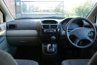 1999 Mitsubishi RVR Pictures