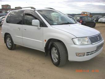 1999 Mitsubishi RVR Pictures