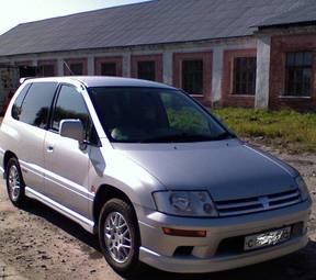 1999 Mitsubishi RVR Pictures