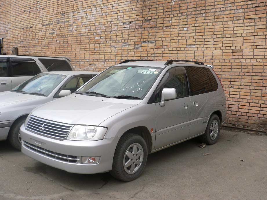 2000 Mitsubishi RVR