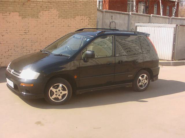 2000 Mitsubishi RVR