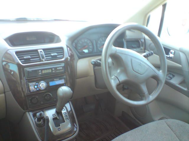 2000 Mitsubishi RVR