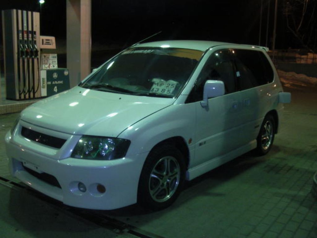 2000 Mitsubishi RVR