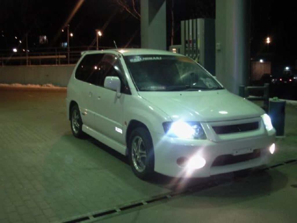 2000 Mitsubishi RVR