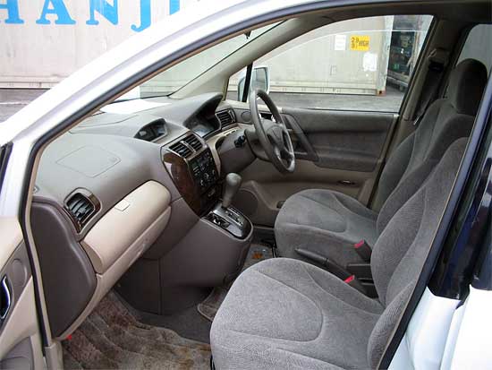 2000 Mitsubishi RVR Pictures