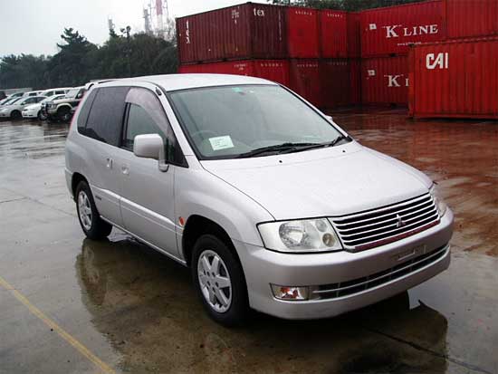 2000 Mitsubishi RVR Photos