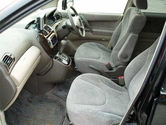 2000 Mitsubishi RVR Pictures