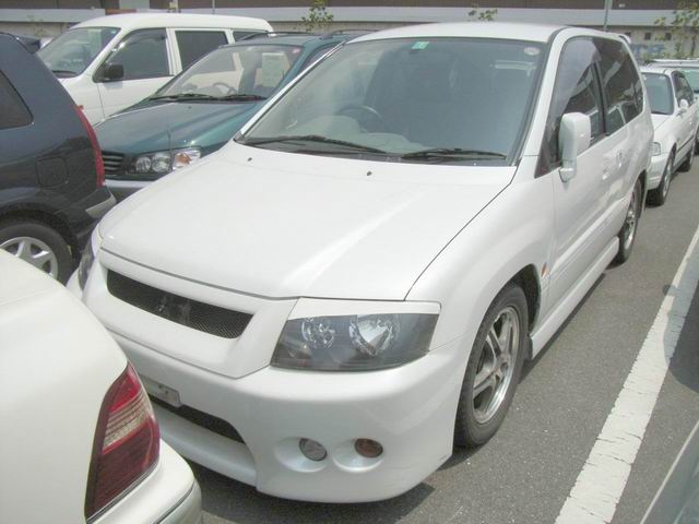 2000 Mitsubishi RVR Pictures