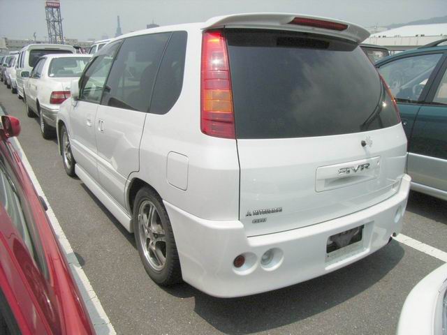 2000 Mitsubishi RVR Photos