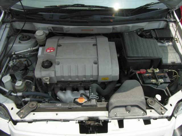 2000 Mitsubishi RVR Pictures