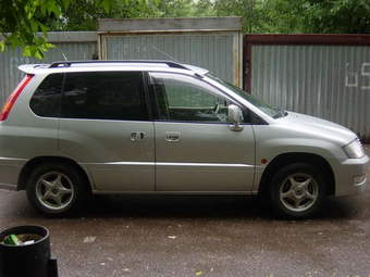 2000 Mitsubishi RVR Pictures
