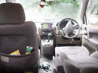 2000 Mitsubishi RVR Photos