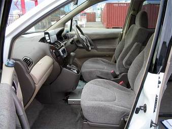 2000 Mitsubishi RVR Photos