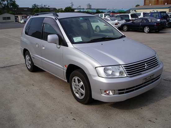 2000 Mitsubishi RVR Photos