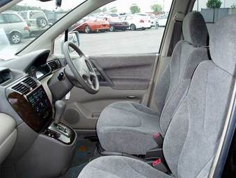 2000 Mitsubishi RVR Pictures
