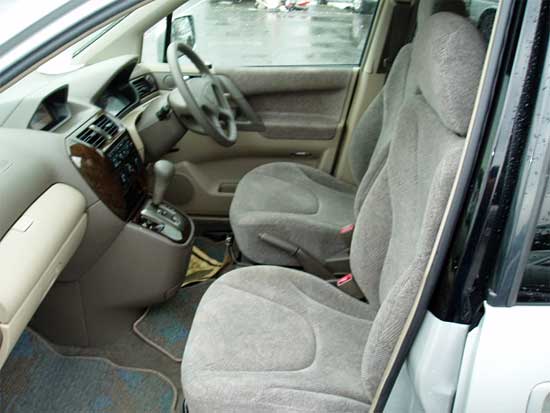 2000 Mitsubishi RVR Photos