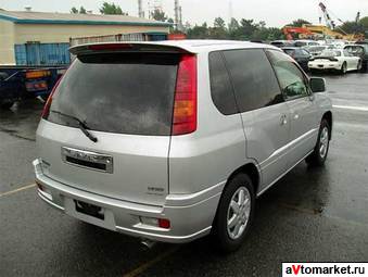 2000 Mitsubishi RVR Pictures