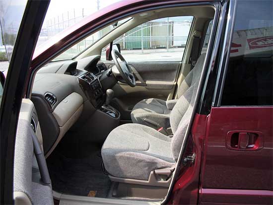 2000 Mitsubishi RVR Pictures