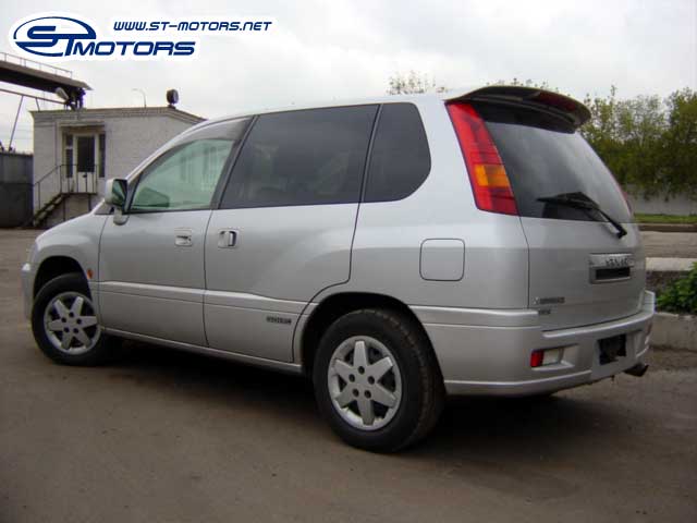 2000 Mitsubishi RVR Images