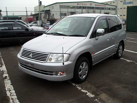 2000 Mitsubishi RVR Photos