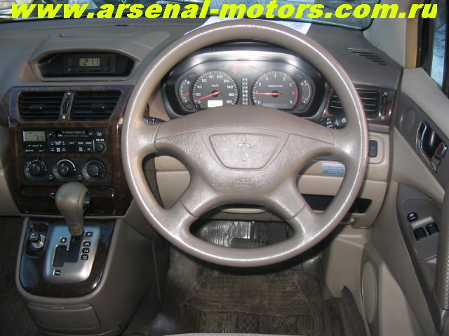 2000 Mitsubishi RVR Pictures