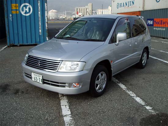 2000 Mitsubishi RVR Photos