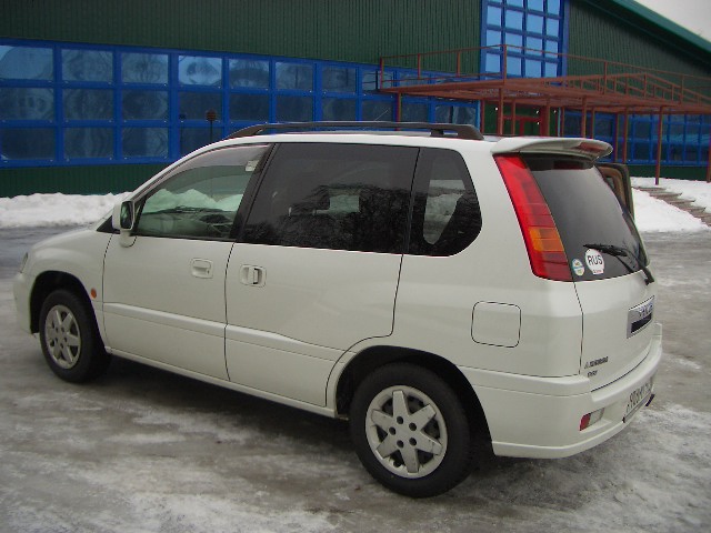 2000 Mitsubishi RVR Images