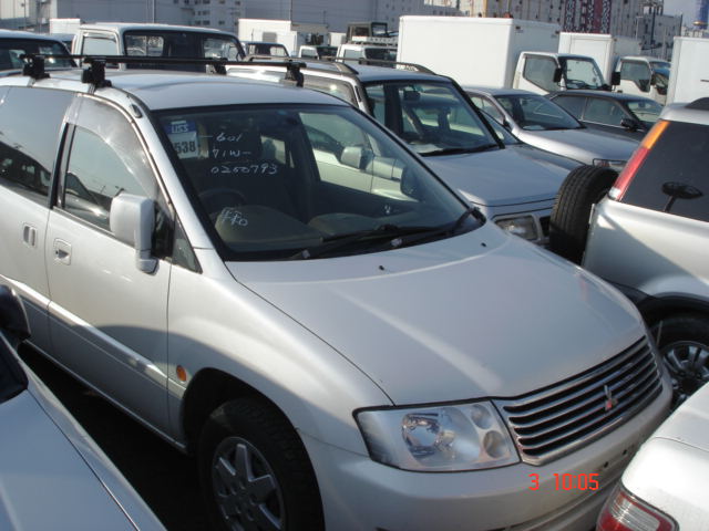 2000 Mitsubishi RVR Images