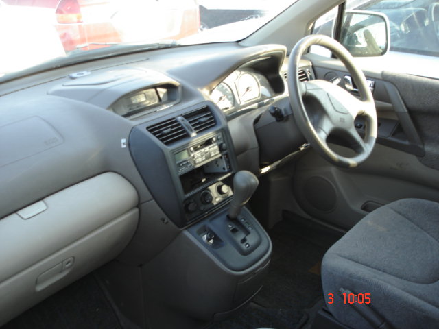 2000 Mitsubishi RVR Pictures
