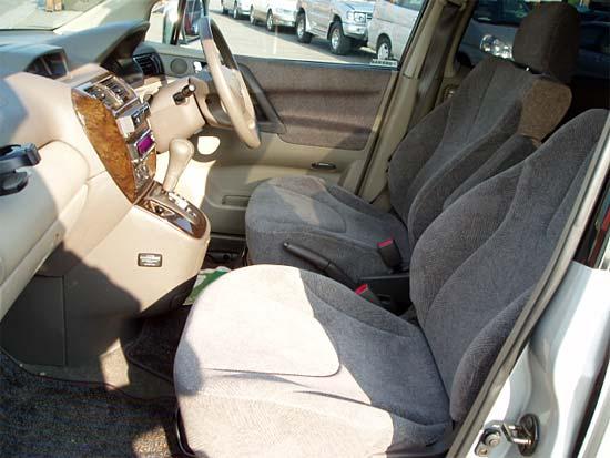 2000 Mitsubishi RVR Images