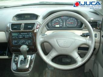 2000 Mitsubishi RVR Pictures