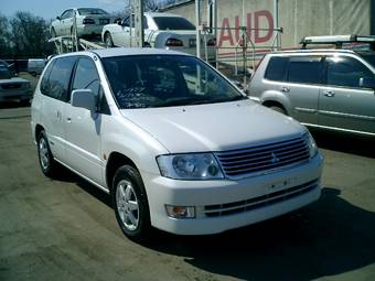 2000 Mitsubishi RVR Photos