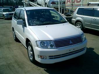 2000 Mitsubishi RVR Pictures