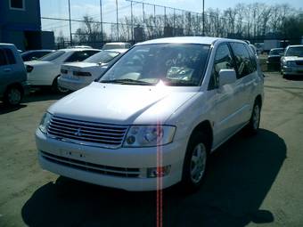 2000 Mitsubishi RVR Photos