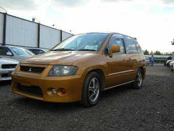 2000 Mitsubishi RVR Pictures