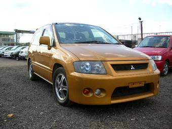 2000 Mitsubishi RVR Photos