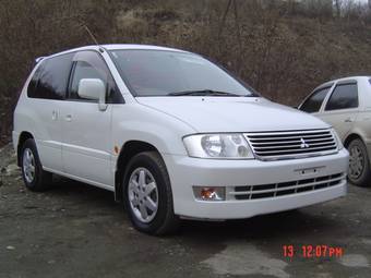 2000 Mitsubishi RVR Pictures