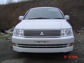 2000 Mitsubishi RVR Photos