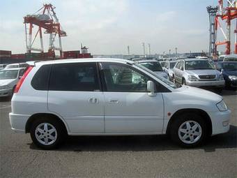 2000 Mitsubishi RVR Photos