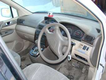 2000 Mitsubishi RVR Pictures