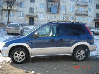 2000 Mitsubishi RVR Photos