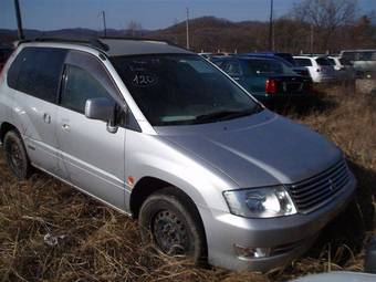 2000 Mitsubishi RVR Images