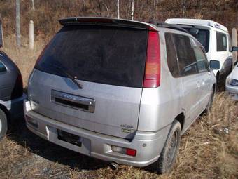 2000 Mitsubishi RVR Pictures