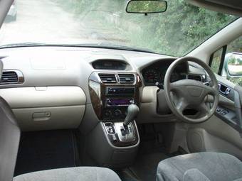 2000 Mitsubishi RVR Pics
